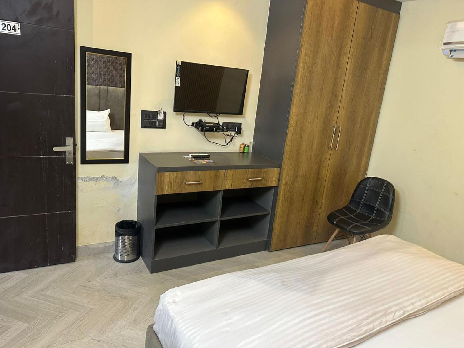 Hotel Kritika 大诺伊达 外观 照片
